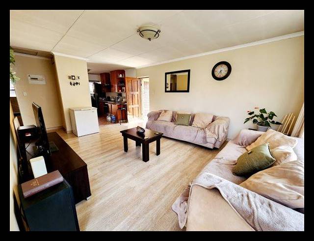 2 BEDROOM CLUSTER FOR SALE IN BONAERO PARK